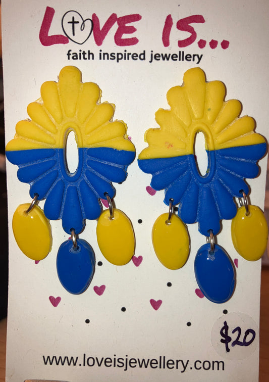 COLOUR🌈 - Yellow and blue embossed diamonds with mini oval dangles